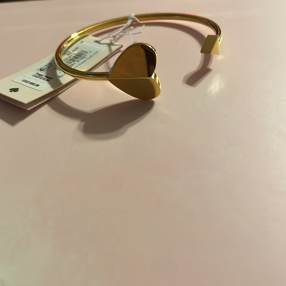 Kate Spade gold heart and arrow cuff bangle bracelet - Picture 4 of 9